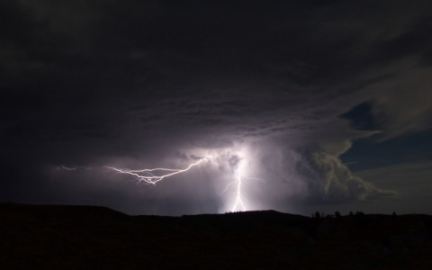 За выходные из-за небывалой грозы в Коми загорелось два жилых дома