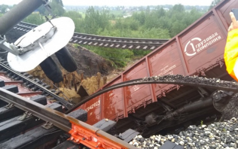 Назван полный список поездов, которые отменили из-за железнодорожной катастрофы в Коми
