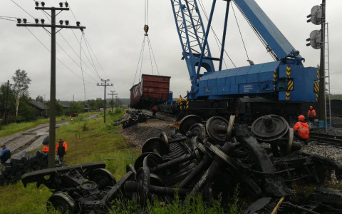 В районе Коми, где с рельс сошел поезд, объявили режим чрезвычайной ситуации (фото)