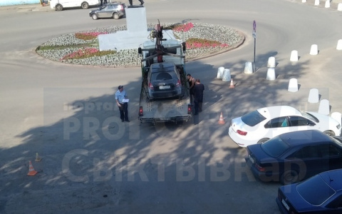 В ГИБДД рассказали, почему возле сыктывкарского аэропорта весь день эвакуируют машины