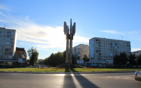 На сыктывкарскую стелу повесят ленту за полтора миллиона рублей