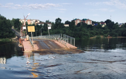 Фото дня в Сыктывкаре: затопленная переправа в Заречье