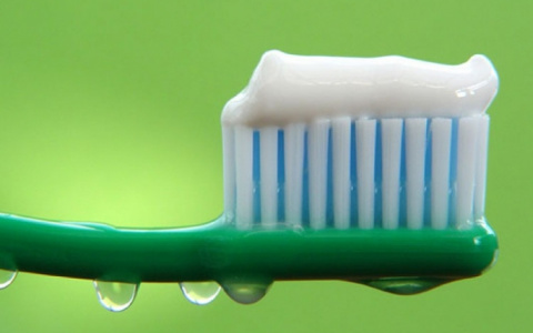 В Росконтроле назвали зубную пасту, которой можно отравиться