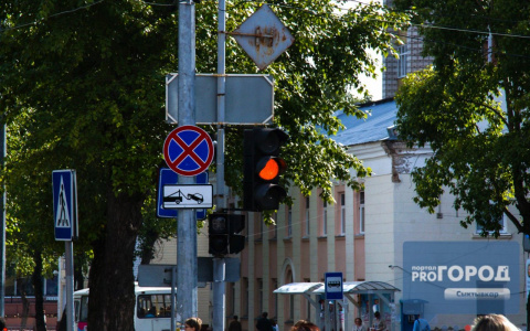 Сыктывкарцы о светофоре возле ТРЦ «Июнь»: «Новый режим движения для оленей»