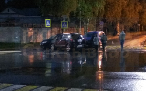 В Сыктывкаре водитель «Оки» с истекшими правами протаранил две иномарки (фото)