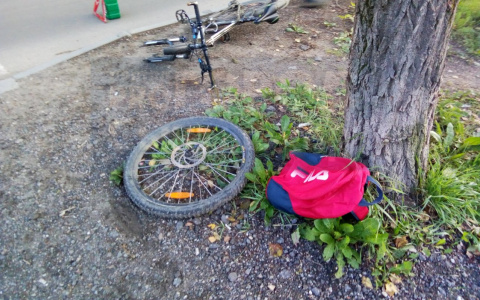 Сыктывкарец не слез с велосипеда и угодил под машину прямо на «зебре» (фото)