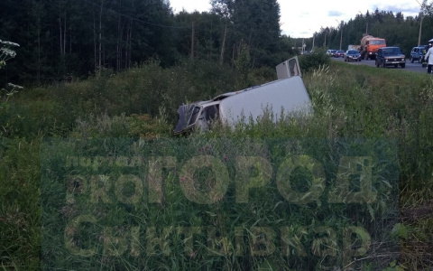 Состояние пострадавших в жесткой аварии с «пятеркой» в Сыктывкаре стабилизировалось