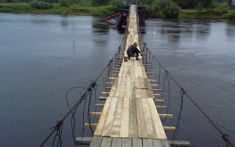 В Коми жители поселка сами сделали себе новый мост (фото)