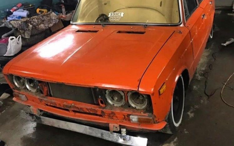 «Шутки ради»: сыктывкарцы собирают десять тысяч рублей на ремонт старых «Жигулей»