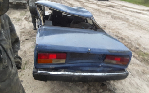 В поселке Коми, где мост затонул вместе с машинами, со дна достают технику