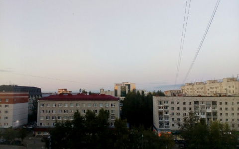 Фото дня в Сыктывкаре: последние отголоски заката над вечерним городом