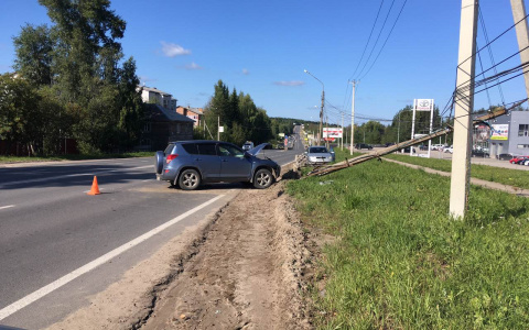 В аварии, где сыктывкарка на «Тойоте» врезалась в столб, пострадал ребенок