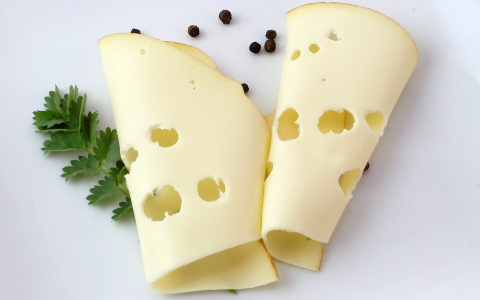 Ученые рассказали, для кого может быть опасен сыр