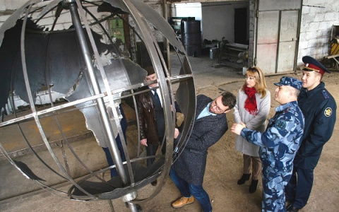 Сыктывкарцы выберут, куда поставить гигантский железный глобус, который сделали заключенные