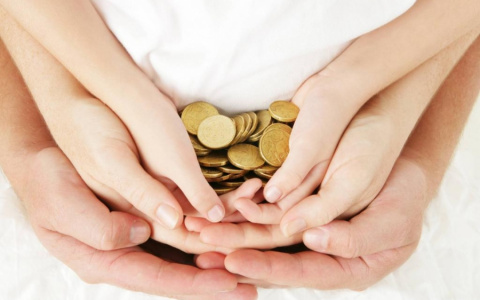 В Коми приняли закон о ежегодном миллиарде рублей для семей с детьми