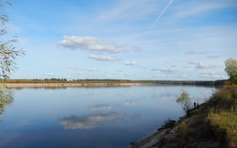 Фото дня в Сыктывкаре: речная гладь под сентябрьским солнцем