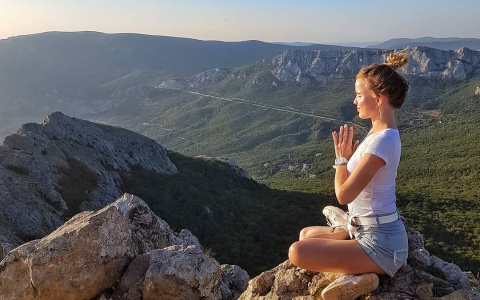 Медитация в горах и воспоминания о лете: 8 фото сыктывкарских красавиц из Instagram