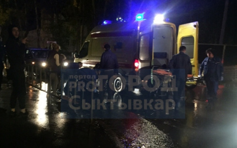 В Сыктывкаре сбили девушку, ее увезла реанимация (фото)