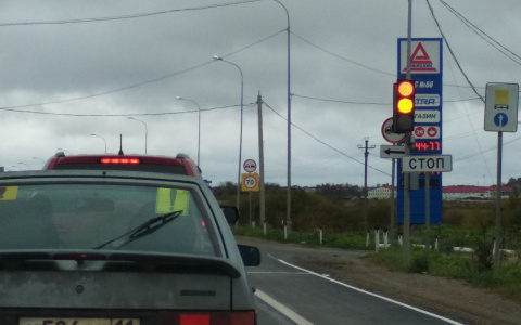 Светофор, из-за которого под Сыктывкаром полгода стояли гигантские пробки, починили