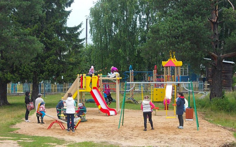 В сыктывкарском поселке впервые появилась современная детская площадка
