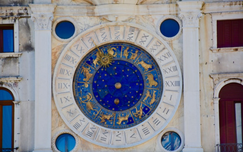 Гороскоп на 20 сентября: Тельцы потратятся на мелочи, а Стрельцы столкнутся с врагом