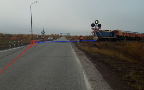 В Коми водитель «девятки» пытался проскочить перед поездом, произошло столкновение