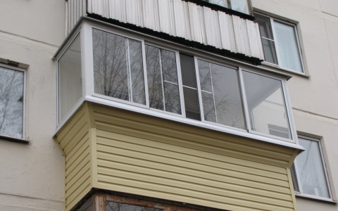 В Коми спасали молодых мам, которых дети заперли на холодном балконе