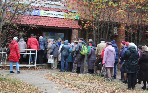 В центре Сыктывкара десятки человек «штурмовали» расчётный центр