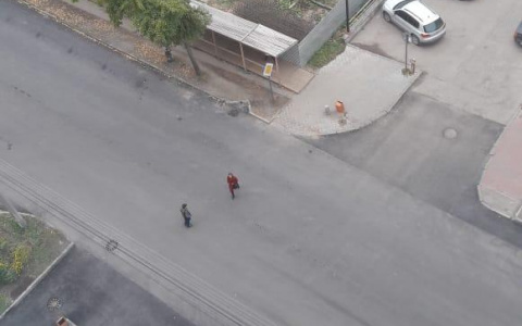 В Сыктывкаре исчез пешеходный переход: дети кидаются под машины