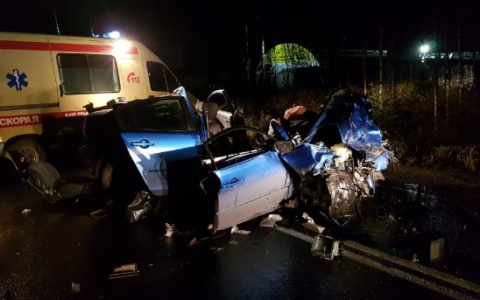 На трассе в Коми столкнулись «Шкода» и «Мазда», погибла женщина