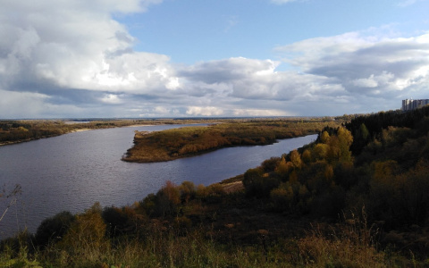 Фото дня в Сыктывкаре: бескрайние просторы над осенними лесами