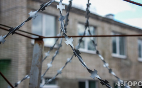 17-летняя сыктывкарка приревновала своего пьяного парня и вонзила в него нож