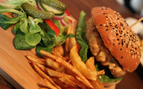 Ученые рассказали, почему еда в упаковках и фастфуд смертельно опасны