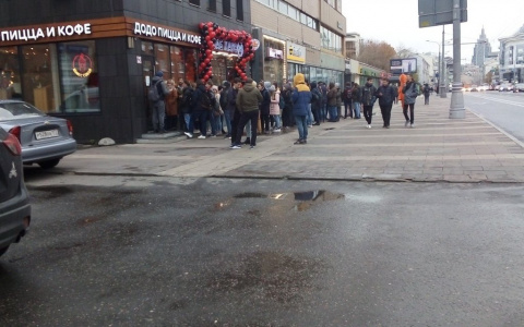 Компания «Додо пицца» из Сыктывкара приготовила первую «нейропиццу», и вокруг этого разразился скандал