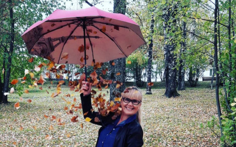 Дождь из листьев и частичка Парижа: 8 фото очаровательных сыктывкарок из Instagram