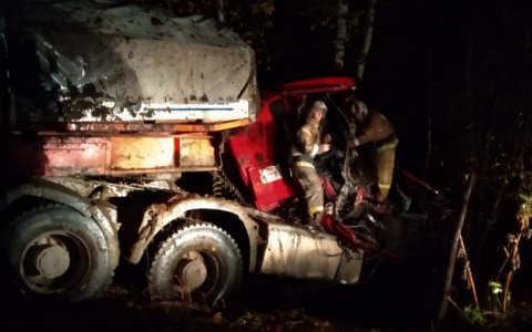 В Сыктывкаре скончался пассажир УАЗа, в который влетел грузовик