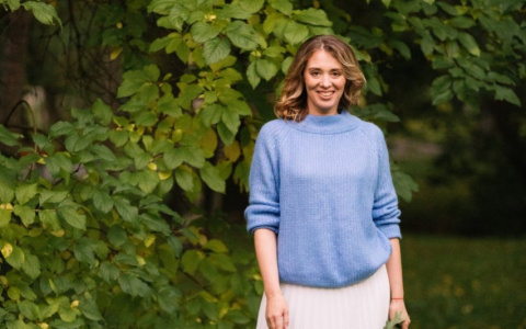 В конкурсе «Мисс октябрь» сыктывкарка в струящейся юбке рассказала об осени