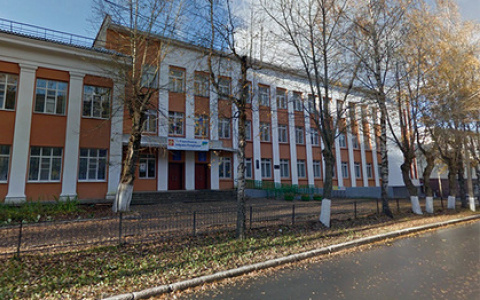 В Сыктывкаре школу оштрафовали на 100 тысяч рублей, потому что ребенка не пустили на урок