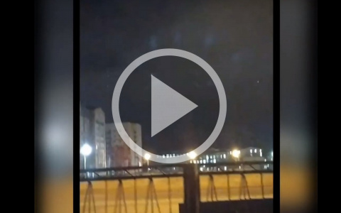 «НЛО над городом!»: сыктывкарцев напугали загадочные светящиеся шары в небе (видео)