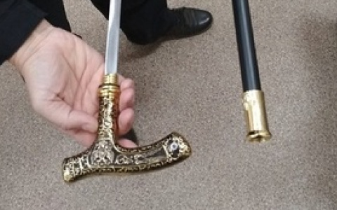 Житель Коми пришел в суд с тростью, в которой был 30-сантиметровый клинок