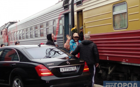 Филипп Киркоров приехал в Сыктывкар: артиста никто не встретил (фото)