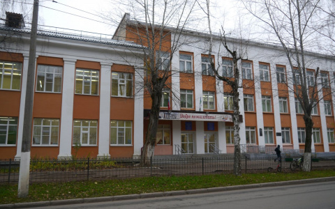 «Ребенка никто не выгонял»: сыктывкарская школа оспаривает штраф в 100 тысяч рублей
