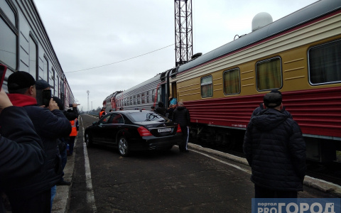 «Королям закон не писан»: автомобиль Киркорова на перроне Сыктывкара нарушил правила