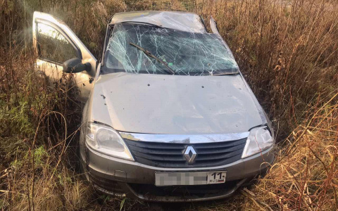 Под Сыктывкаром водитель без прав улетел в кювет и впал в кому