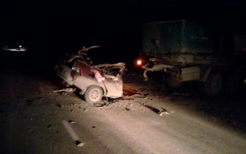 В Коми лихач на «Урале» разорвал пополам «десятку» (фото)