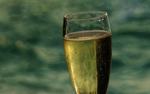 В России хотят запретить детское шампанское