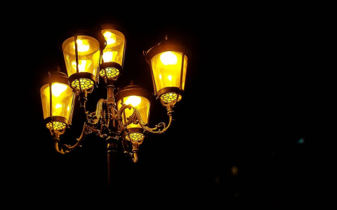 Фото дня в Сыктывкаре: «Ночь, улица, фонарь…»