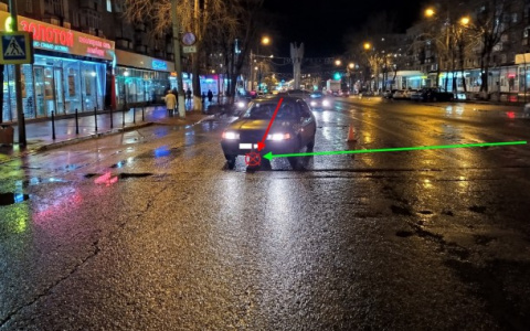 В центре Сыктывкара водитель наехал на прохожего, который переходил дорогу