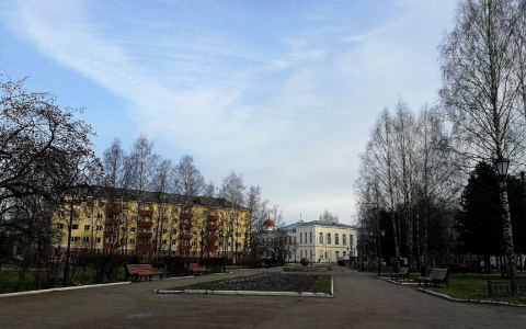 Фото дня: безлюдный сквер за главной площадью Сыктывкара