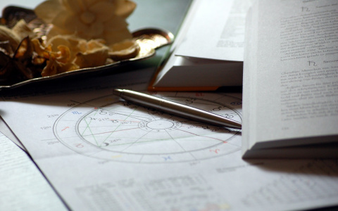 Гороскоп на 29 октября: Овнам нужно помочь близким, а Девы окажутся в любви